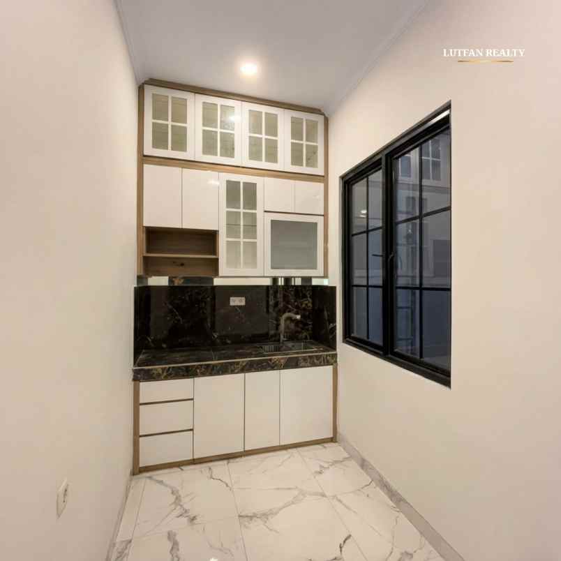 dijual rumah jagakarsa raya