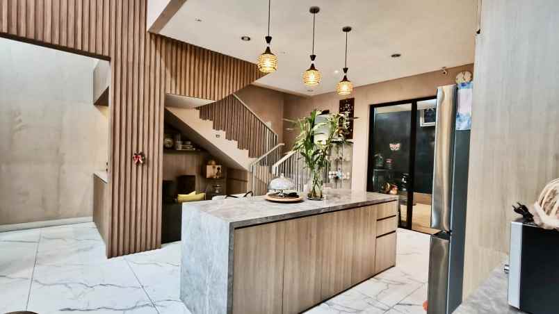 dijual rumah jakarta garden city