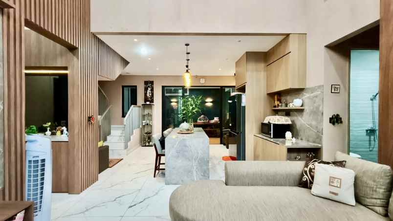 dijual rumah jakarta garden city