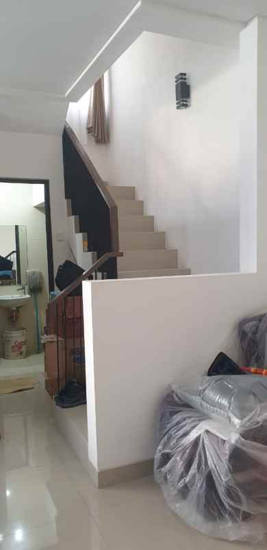 dijual rumah jakarta garden city