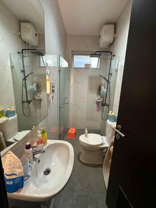 dijual rumah jakarta garden city