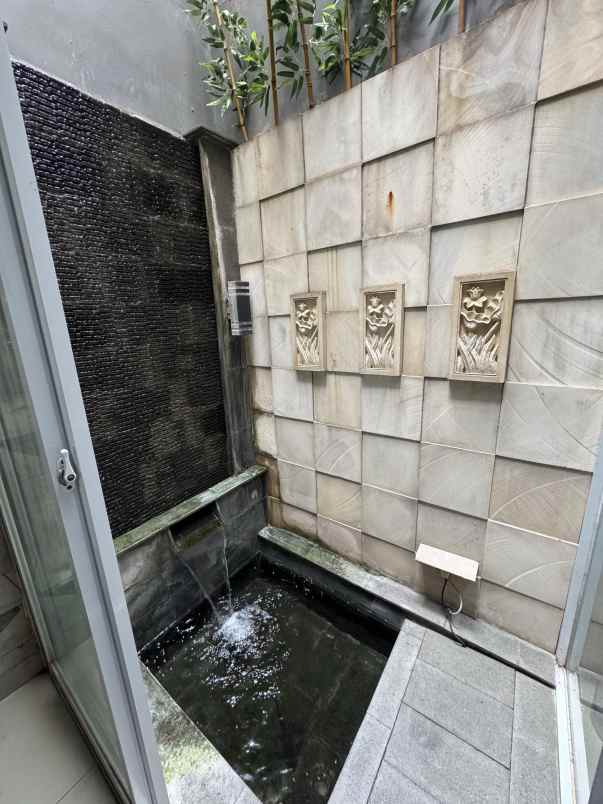 dijual rumah jakarta garden city