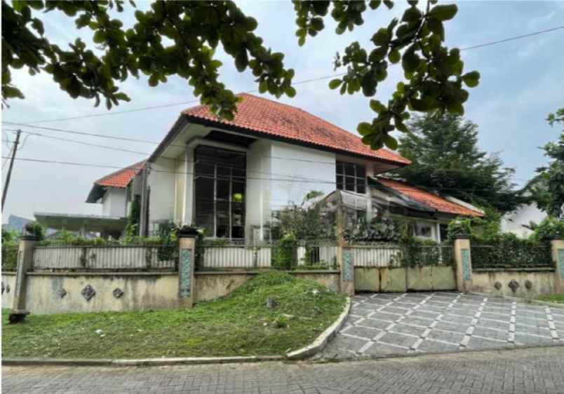 dijual rumah jalan darmo sentosa raya