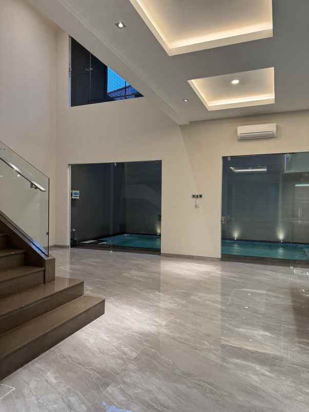 dijual rumah jalan dian istana