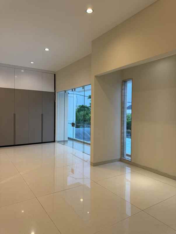 dijual rumah jalan dian istana