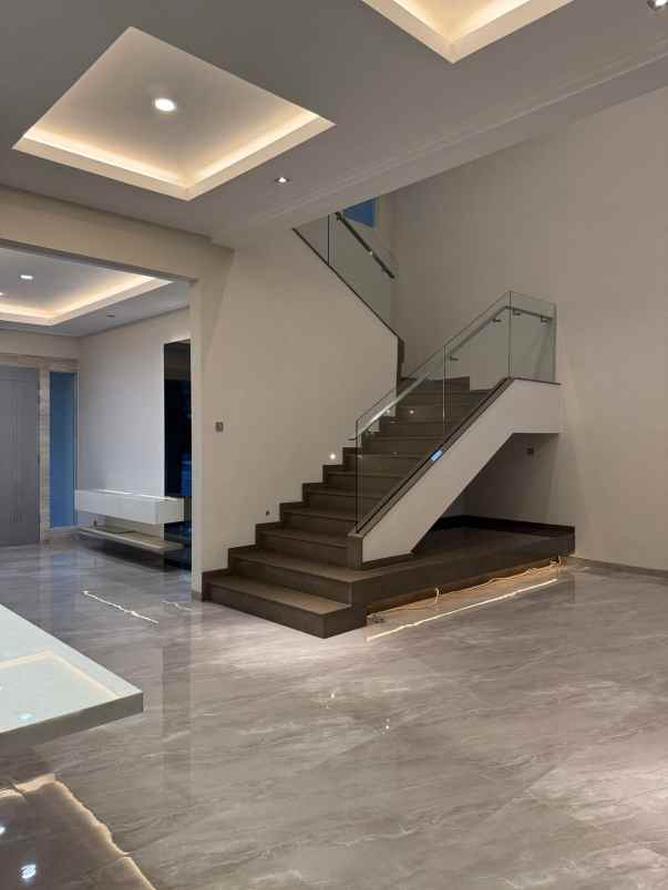 dijual rumah jalan dian istana