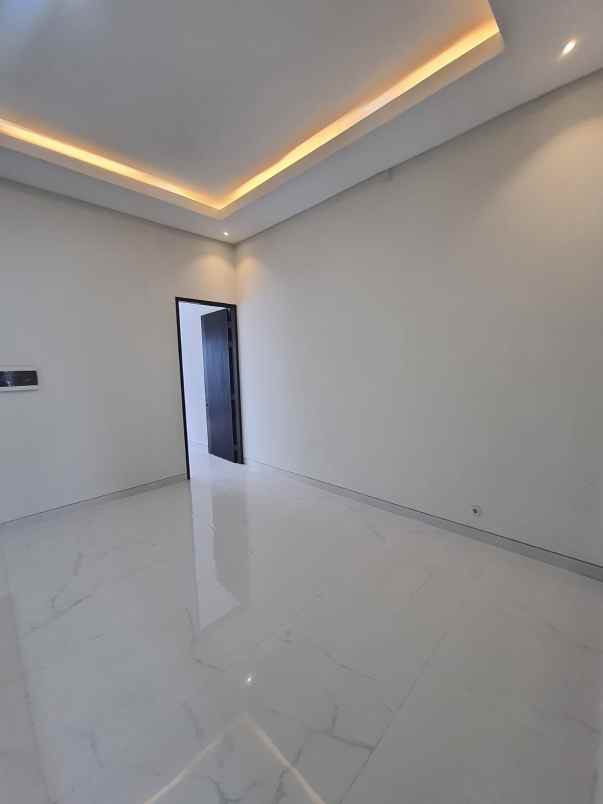 dijual rumah jalan fullerton place