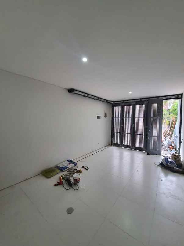 dijual rumah jalan fullerton place