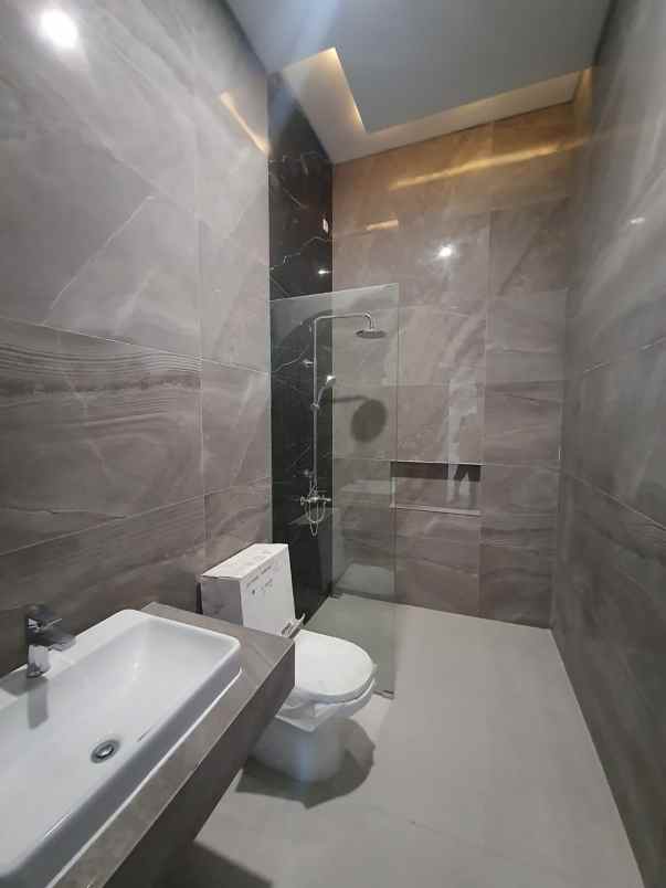 dijual rumah jalan fullerton place