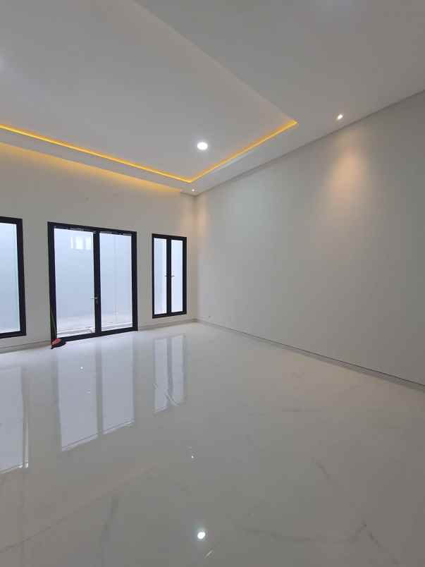 dijual rumah jalan fullerton place