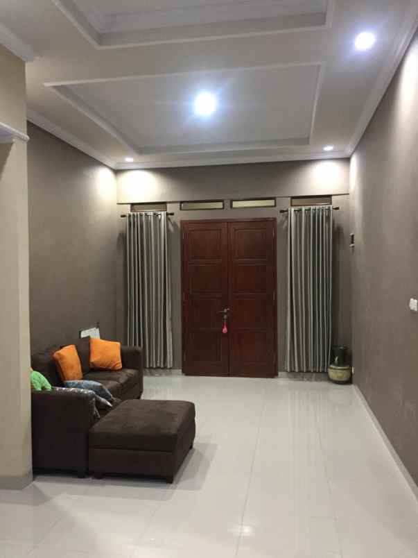 dijual rumah jalan kavling keuangan ciputat