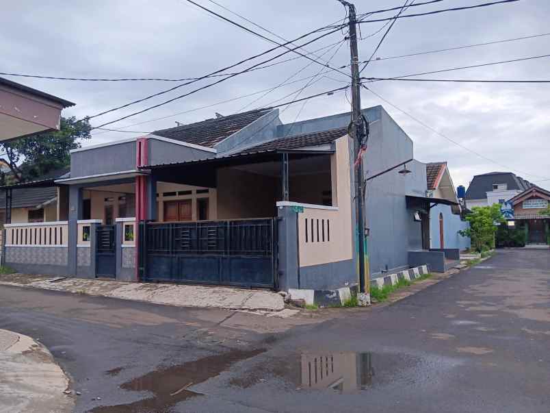 dijual rumah jalan kavling keuangan ciputat