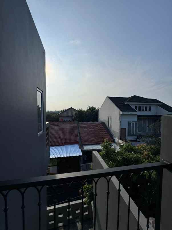 dijual rumah jalan limo raya