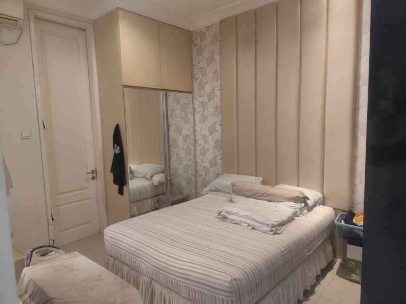 dijual rumah jalan pakuwon city