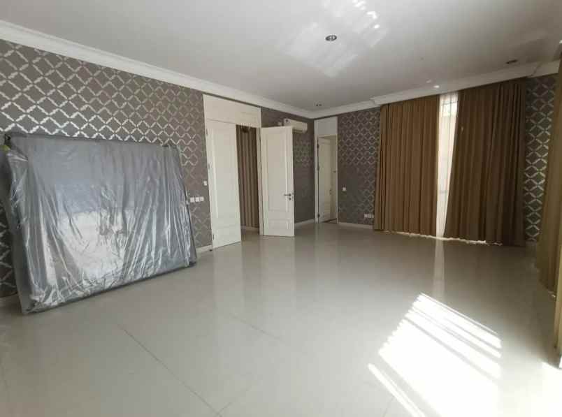 dijual rumah jalan pakuwon indah