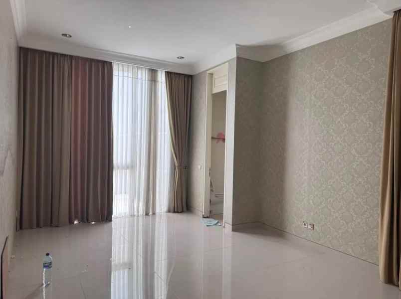 dijual rumah jalan pakuwon indah