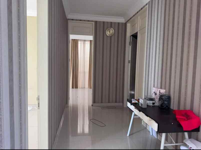 dijual rumah jalan pakuwon indah