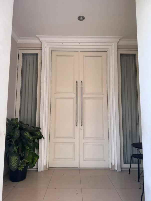 dijual rumah jalan pakuwon indah