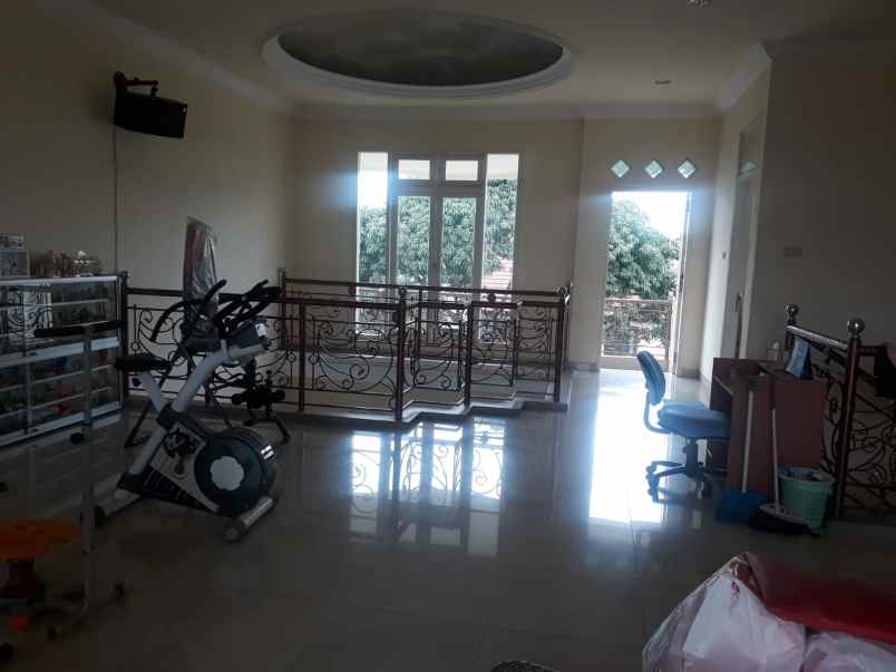 dijual rumah jalan pantai mentari