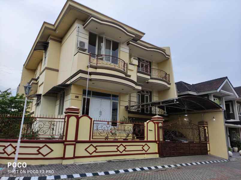 dijual rumah jalan pantai mentari