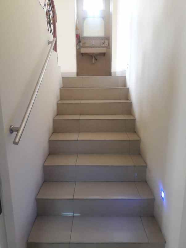 dijual rumah jalan pantai mentari