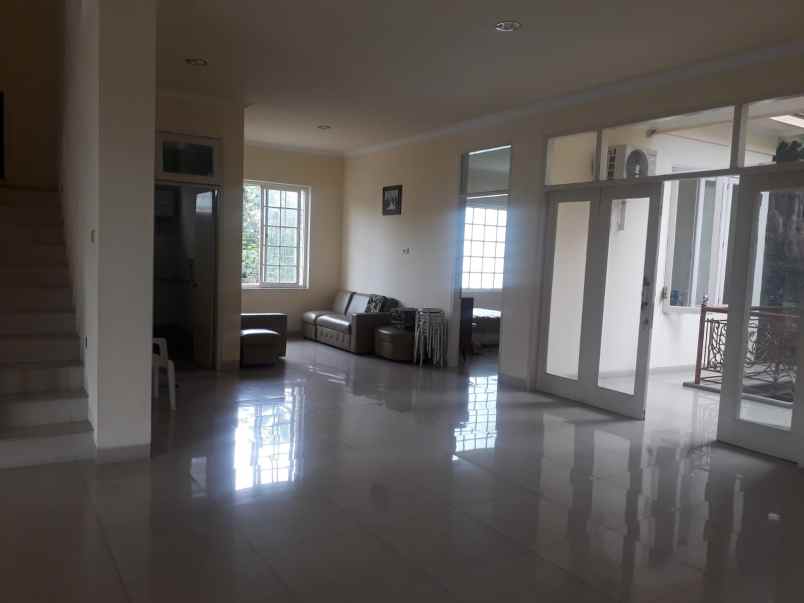 dijual rumah jalan pantai mentari