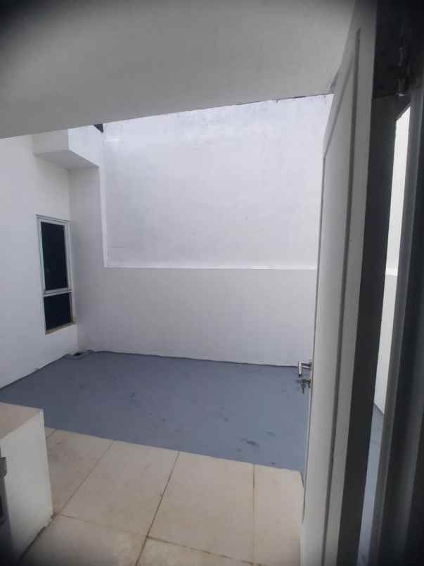 dijual rumah jalan raya cipayung kota depok