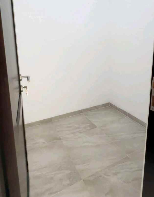 dijual rumah jalan raya ciputat