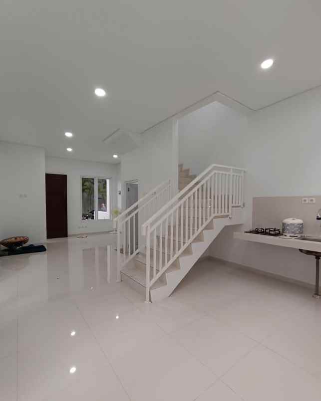 dijual rumah jalan raya jombang ciputat