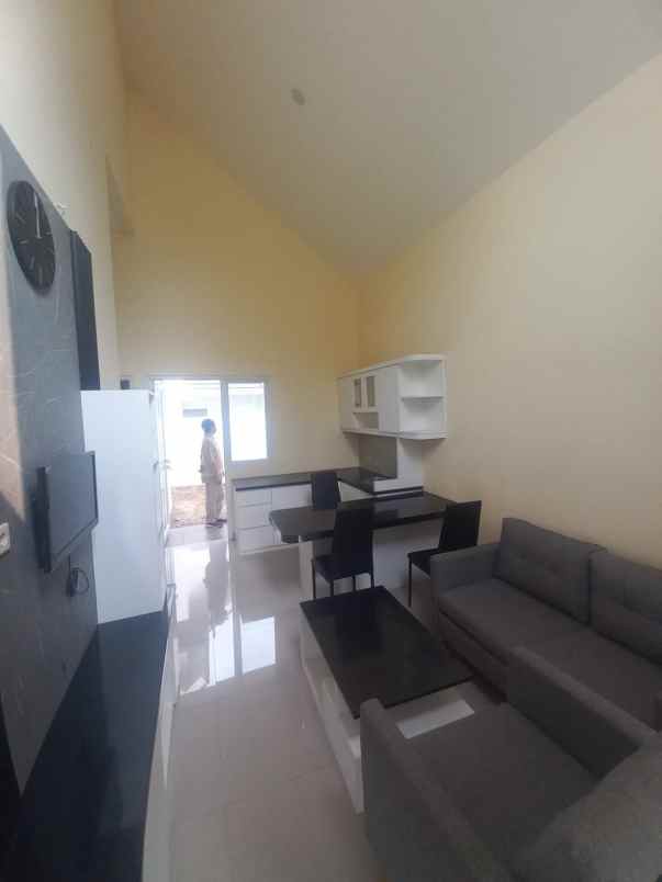 dijual rumah jalan raya kalisuren