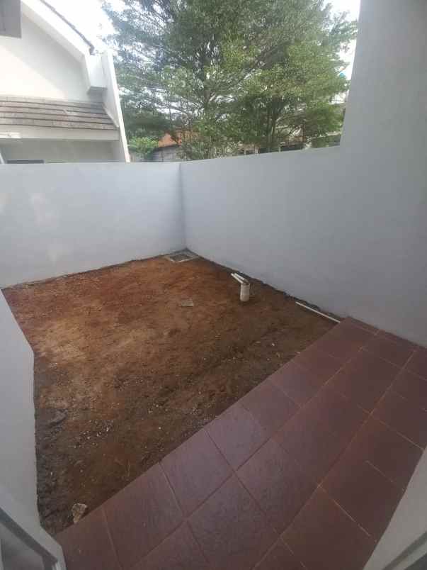 dijual rumah jalan raya kalisuren
