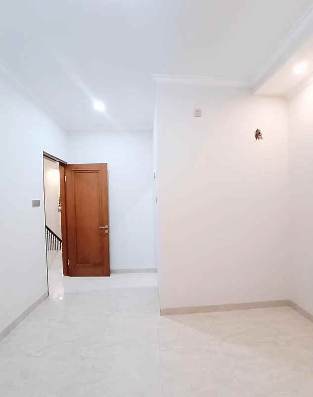 dijual rumah jalan raya kejaksaan joglo