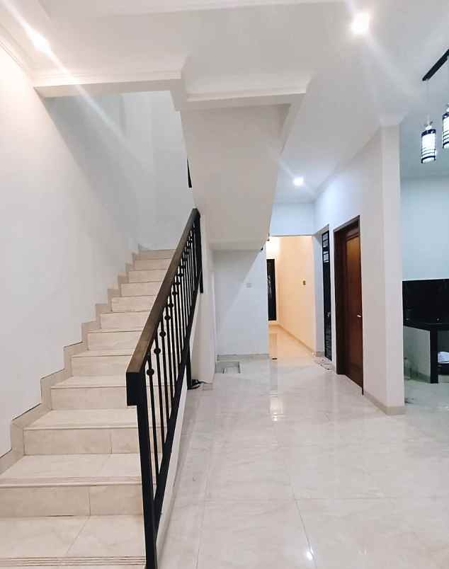 dijual rumah jalan raya kejaksaan joglo