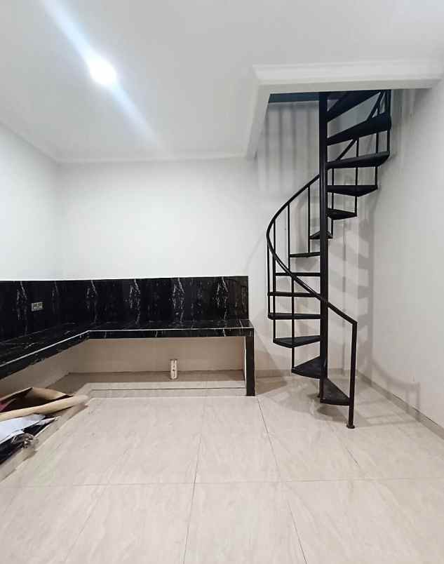 dijual rumah jalan raya kejaksaan joglo