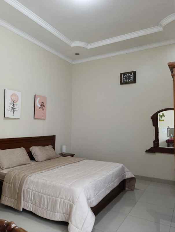 dijual rumah jalan raya margonda depok