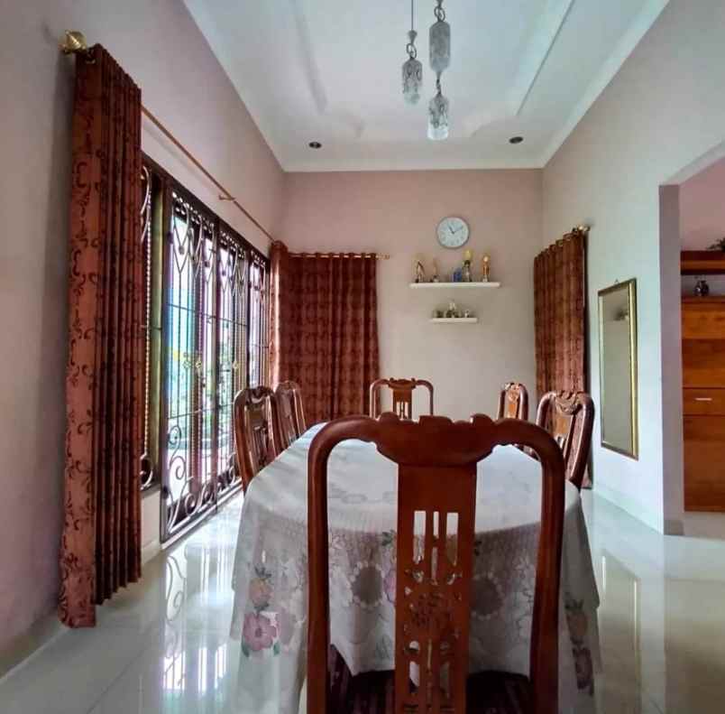 dijual rumah jalan raya margonda depok