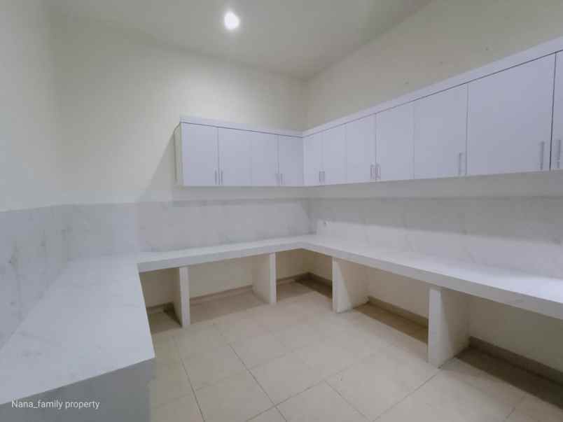 dijual rumah jalan raya permata hijau