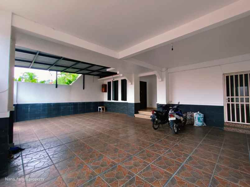 dijual rumah jalan raya permata hijau