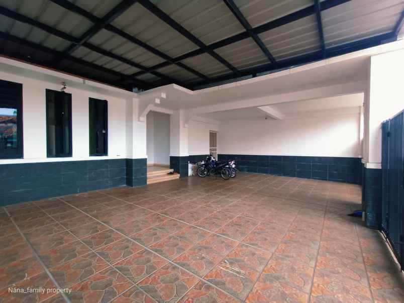 dijual rumah jalan raya permata hijau