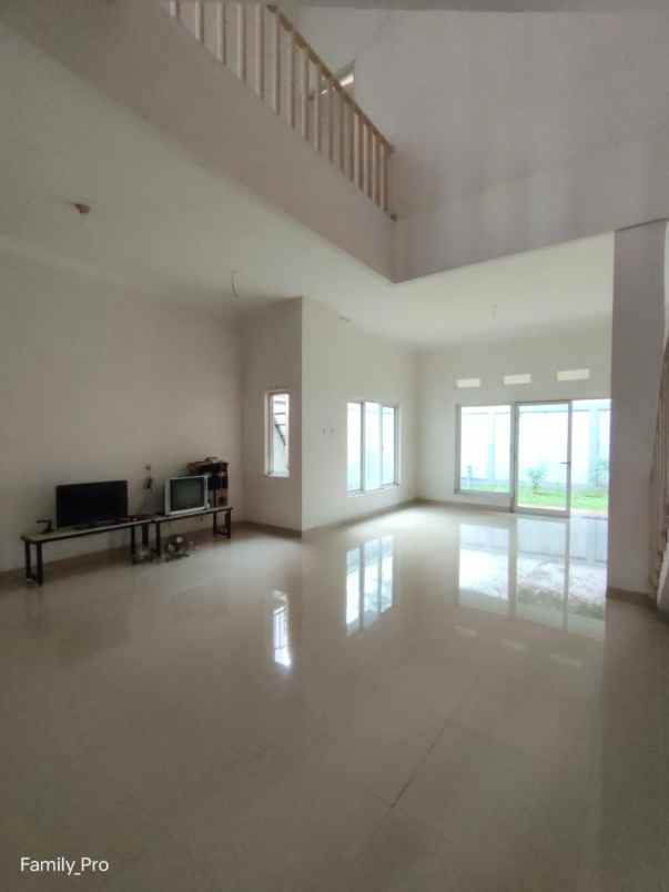 dijual rumah jalan raya pesanggrahan