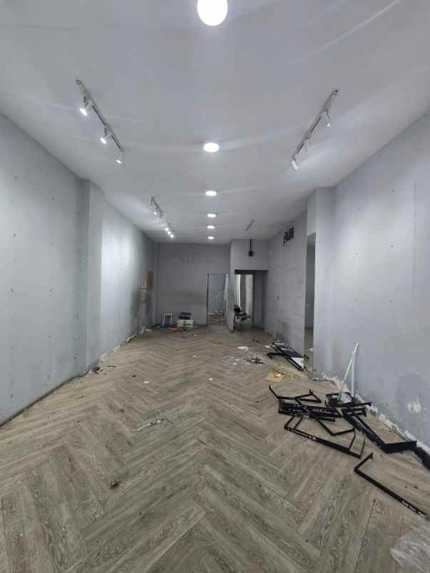 dijual rumah jalan raya wiyung