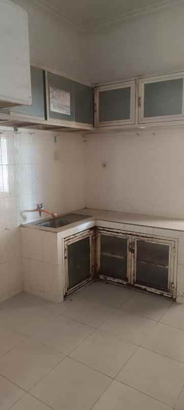 dijual rumah jalan singa kalicari