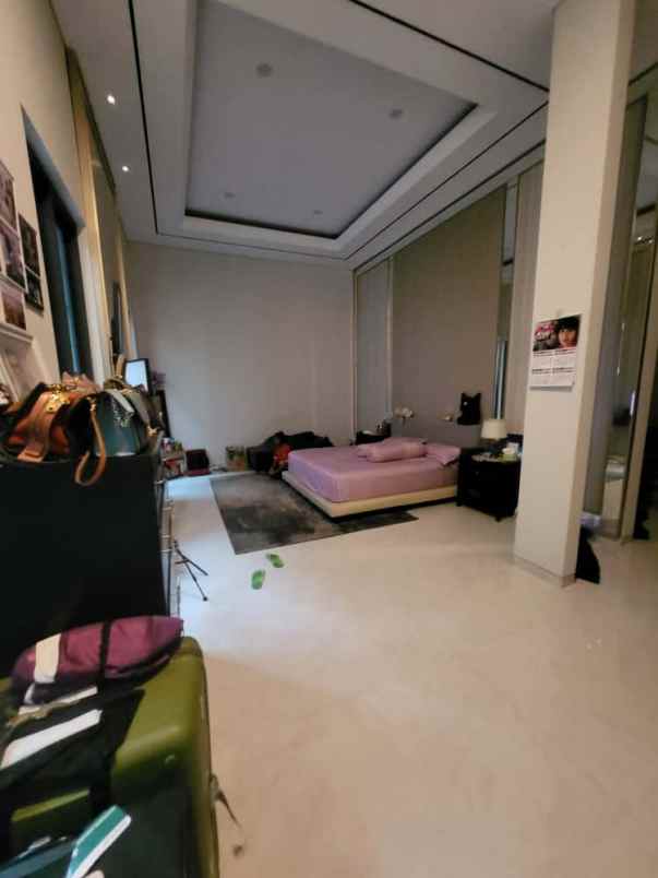 dijual rumah jalan taman golf