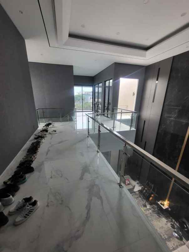 dijual rumah jalan taman golf