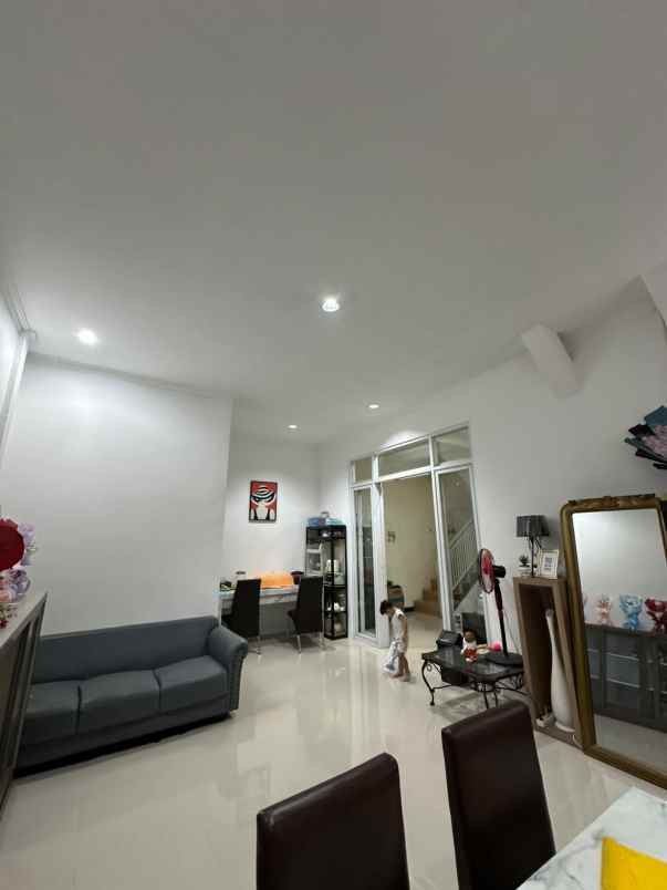 dijual rumah jalan wisma lidah kulon