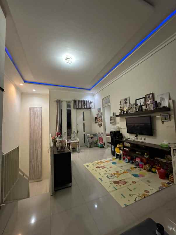 dijual rumah jalan wisma lidah kulon