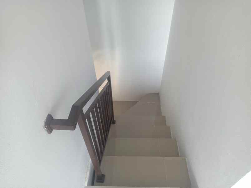 dijual rumah jl bakti abri