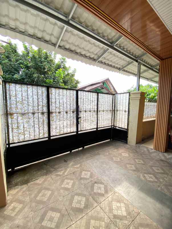 dijual rumah jl dakota perum tni au