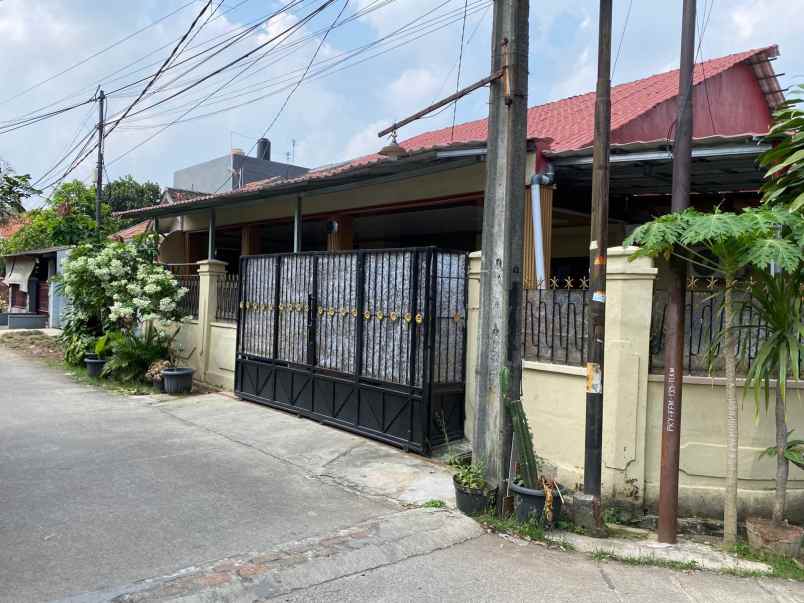 dijual rumah jl dakota perum tni au