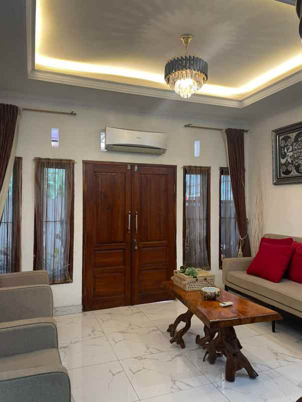 dijual rumah jl kembar srimahi